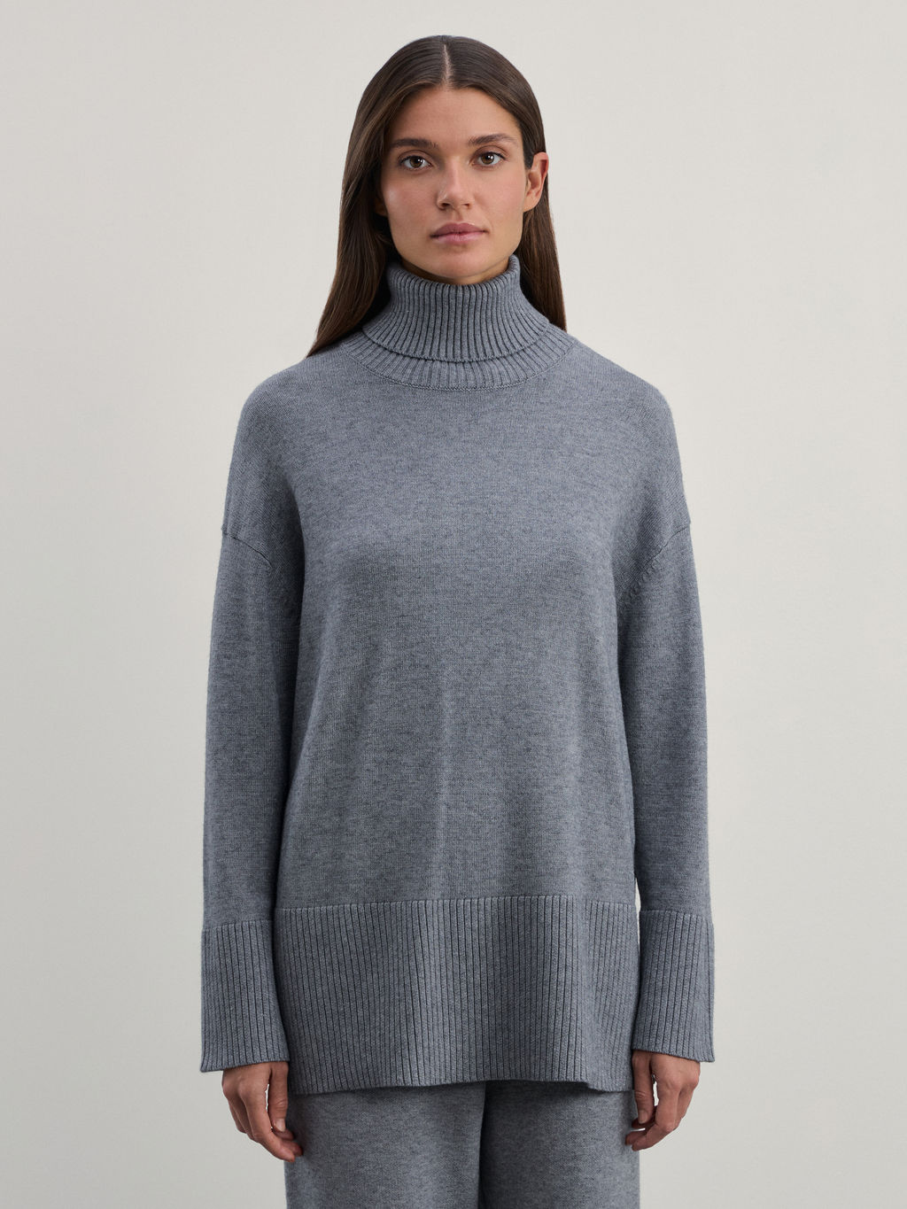 Джемпер из вискозы с разрезами по бокам / Zarina  фото 3