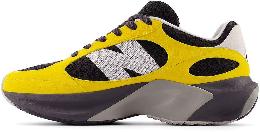 Кроссовки взрослые