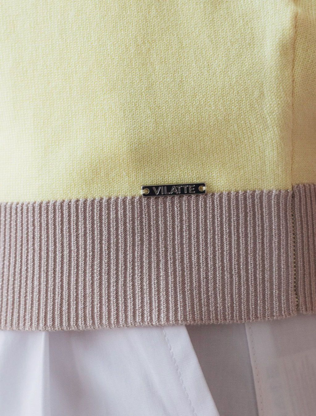 Джемпер с коротким рукавом тонкой вязки из вискозы с люрексом