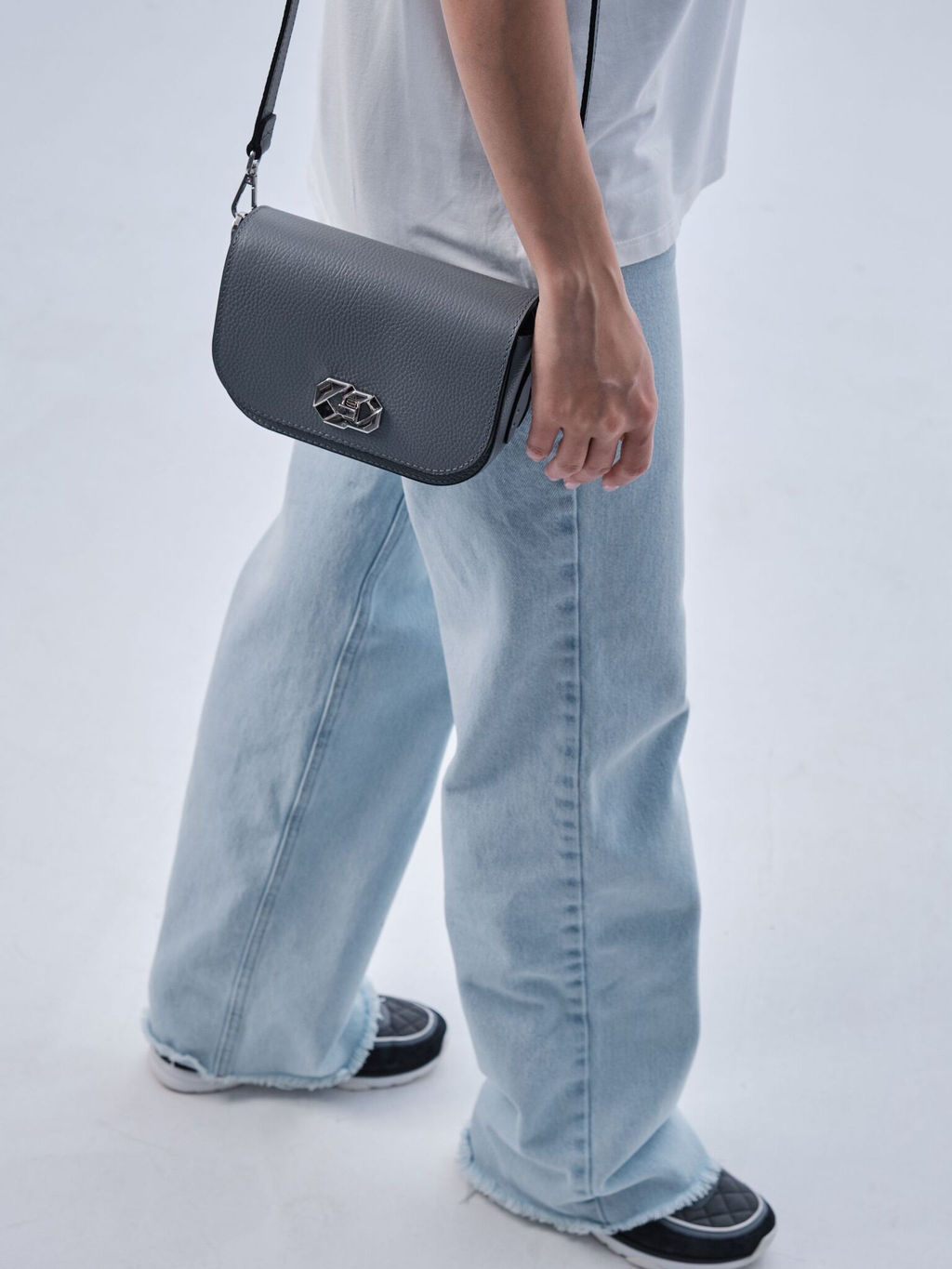 Сумка на плечо Deboro 30879 серый дым