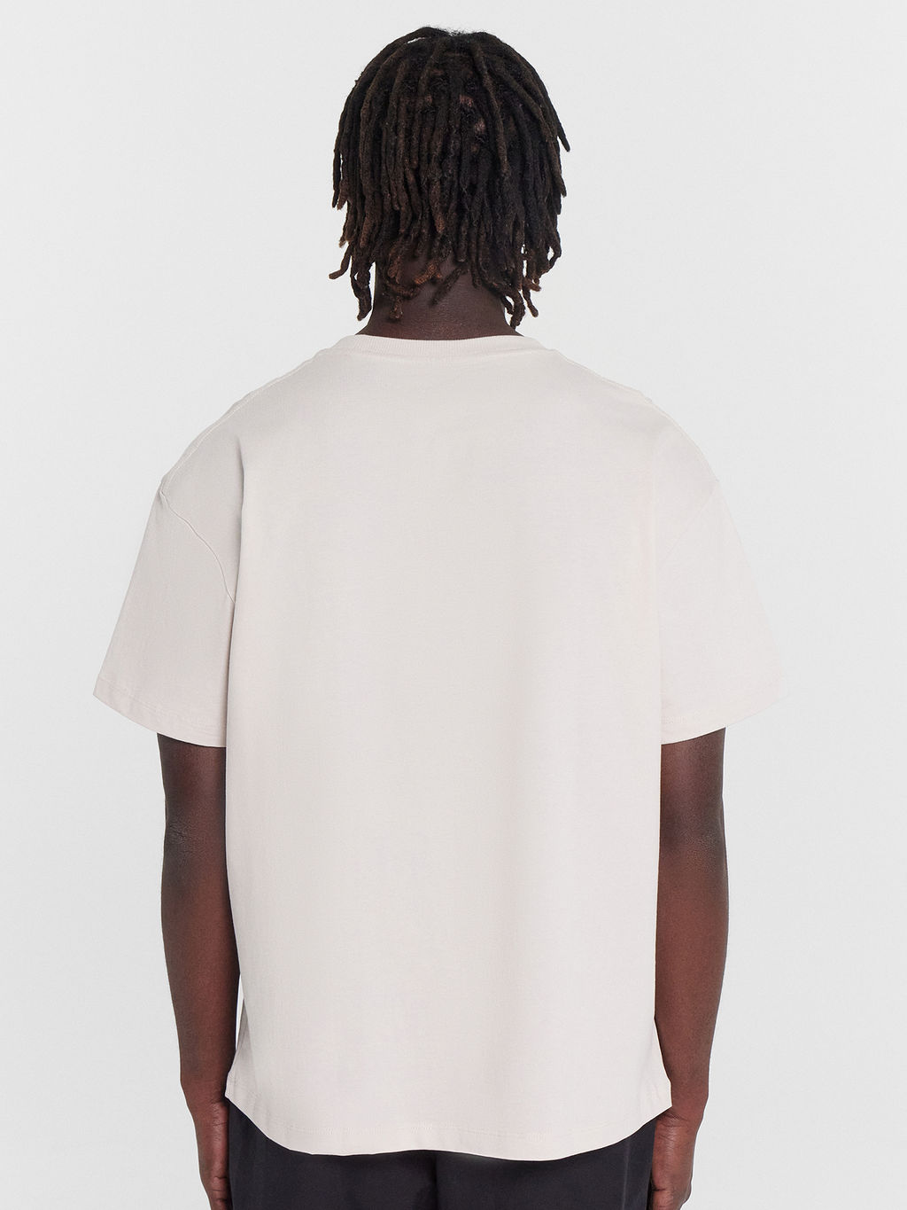 Футболка мужская кремовая с принтом и надписью "Откуда у тебя столько врагов? Я общительный""