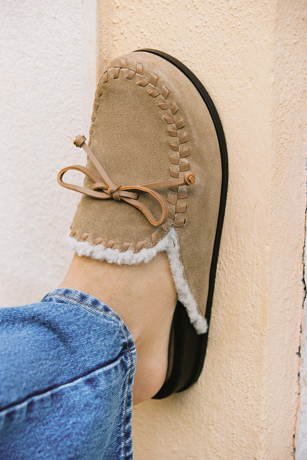 LEATHER SHEARLING EFFECT CLOGS - Zara фото 9
