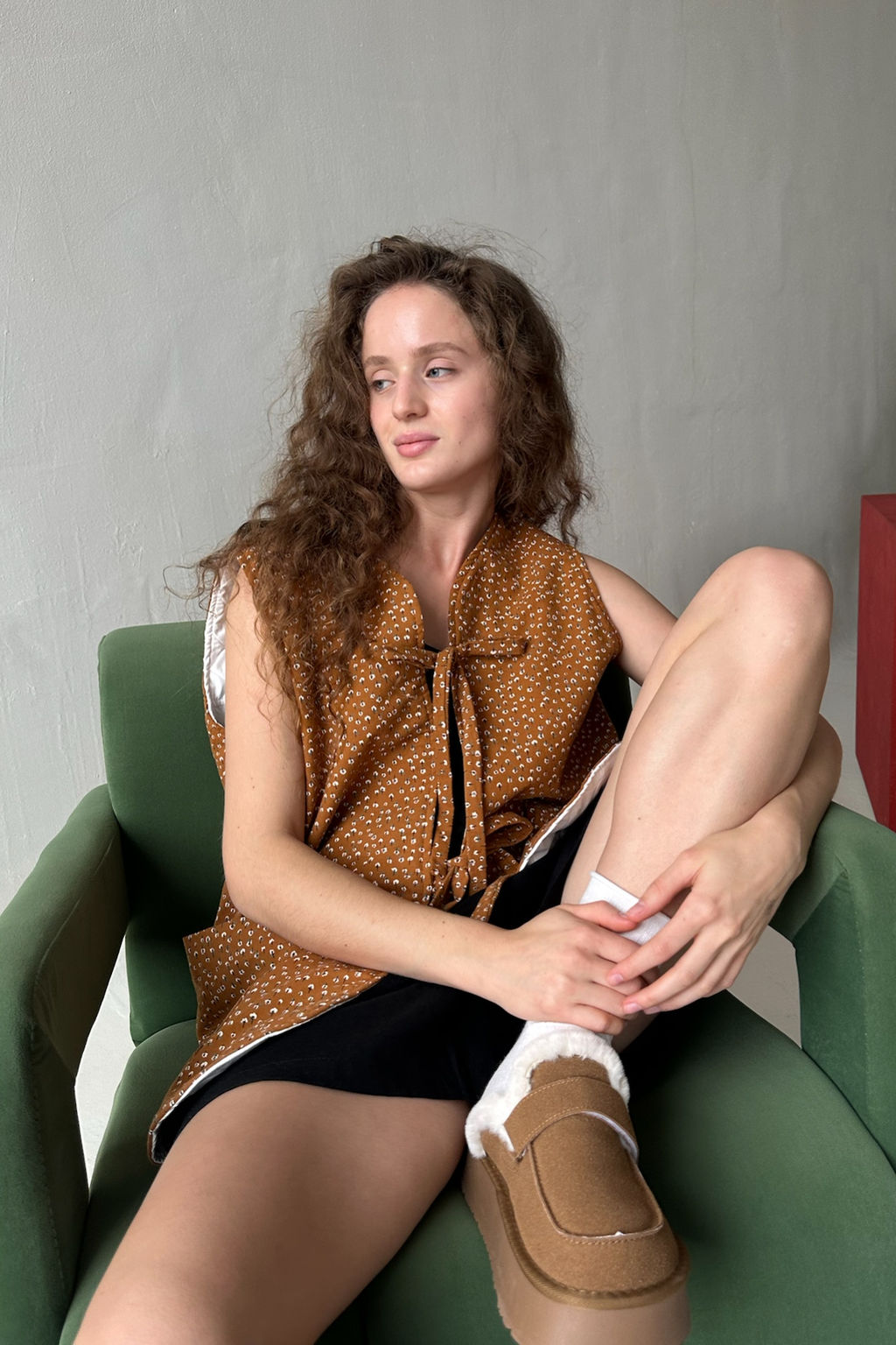 Жилет стеганый HOME109/01/Коричневый, белый