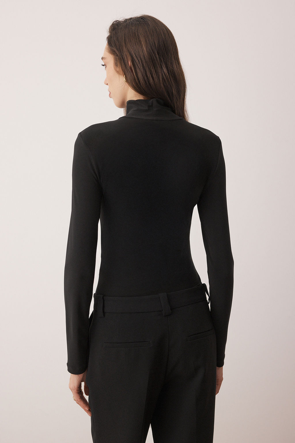 Siyah Dik Yaka Cut Out Detayl? Vucuda Oturan Alttan C?tc?tl? Esnek Orme Body TWOAW26BD00001 - Trendyolmilla фото 4