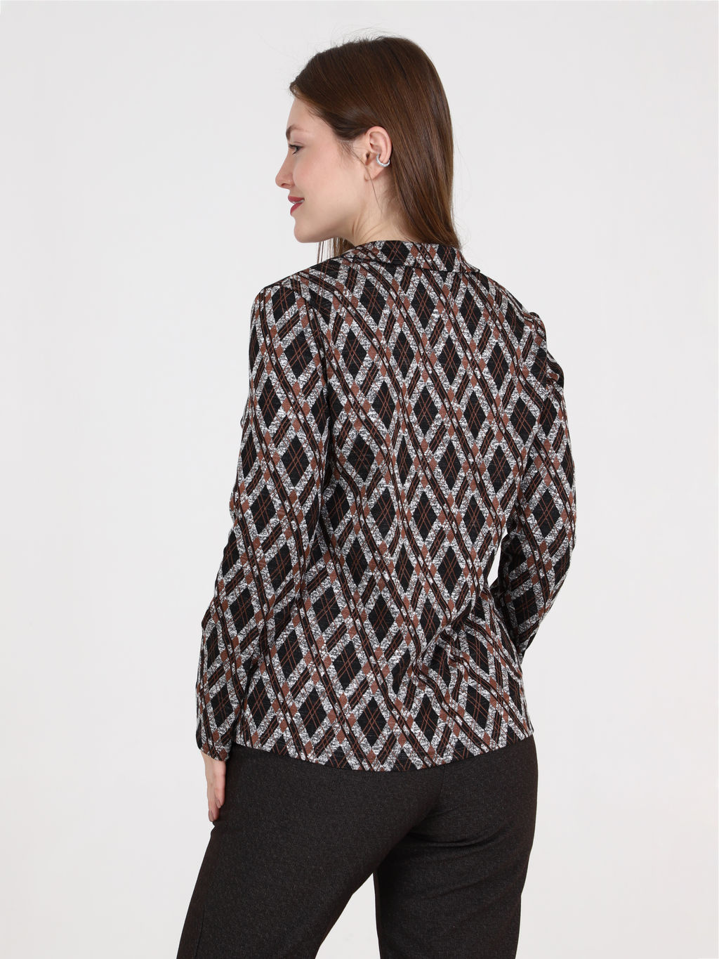 Жакет трикотажный с карманами коричневый - Odis фото 6