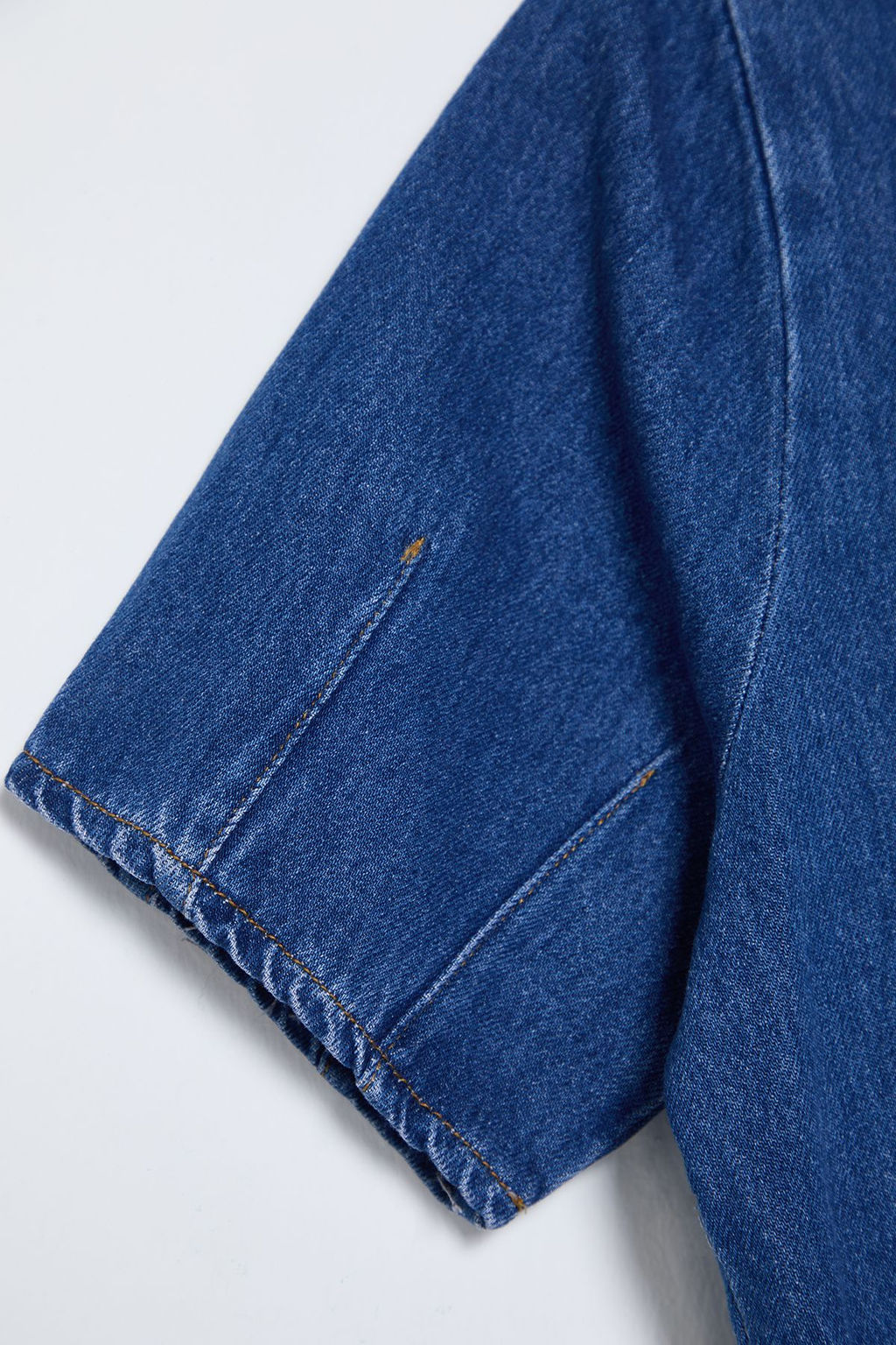 Trendyolmilla Mavi Dikis Detayl? Volanl? Denim Bluz TWOSS25BZ00001