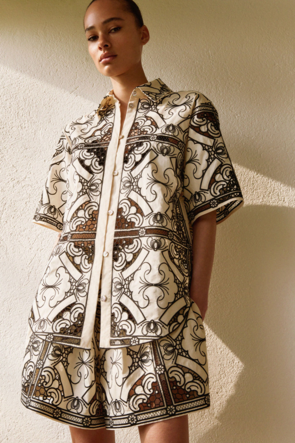 Pantal?n corto paper bag con bordado - H&m фото 2
