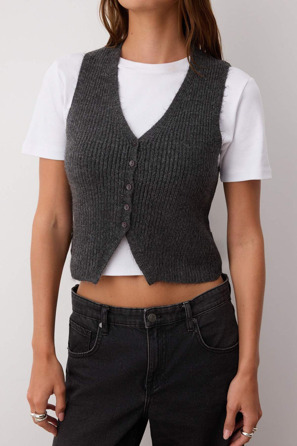 Antrasit Fitted V Yaka Yumusak Dokulu Yelek TWOAW26YE00035 - Trendyolmilla фото 3