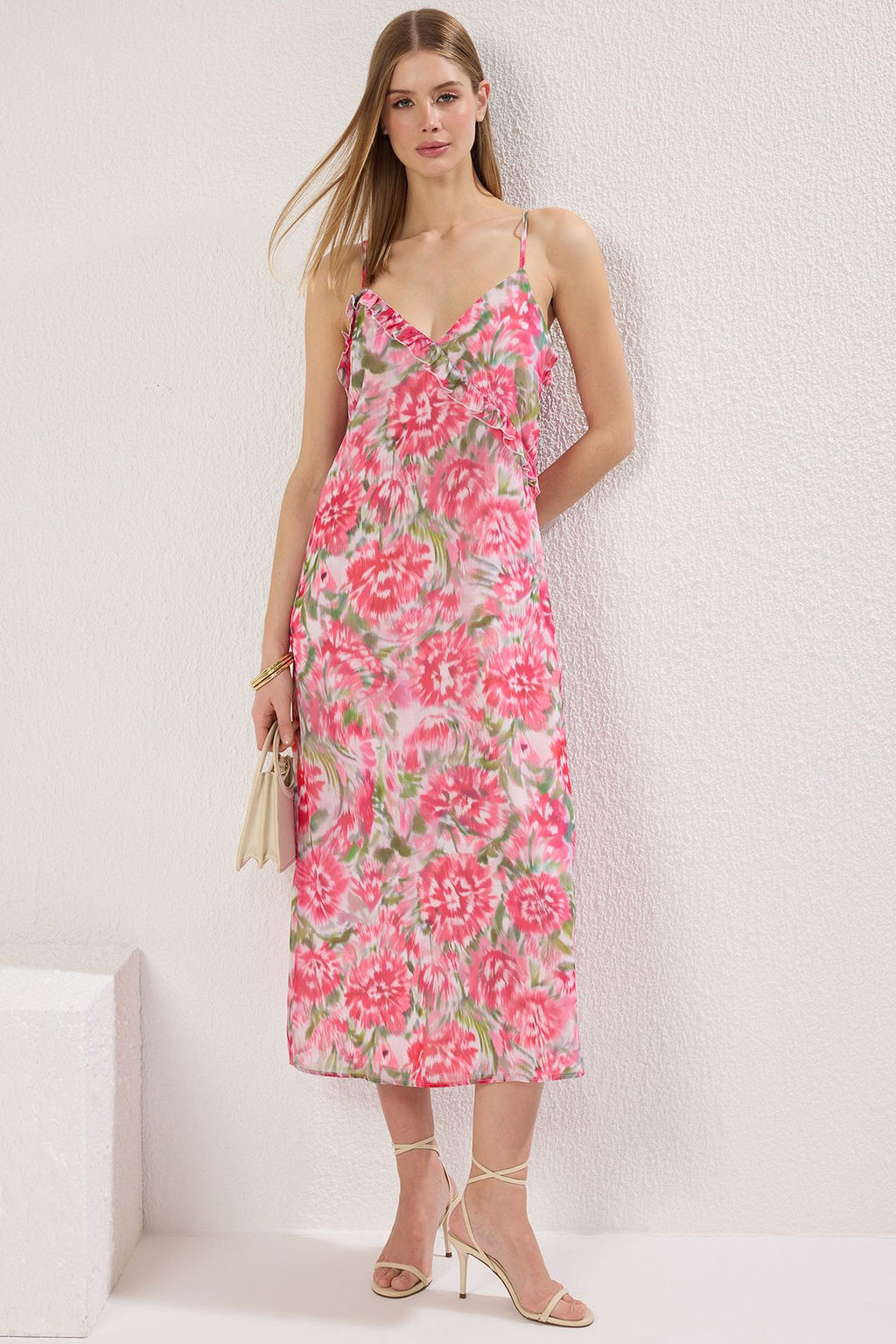 TRENDYOLMILLA Pembe Cicek Desenli A Kesim Maxi Dokuma Elbise TWOSS25EL00440