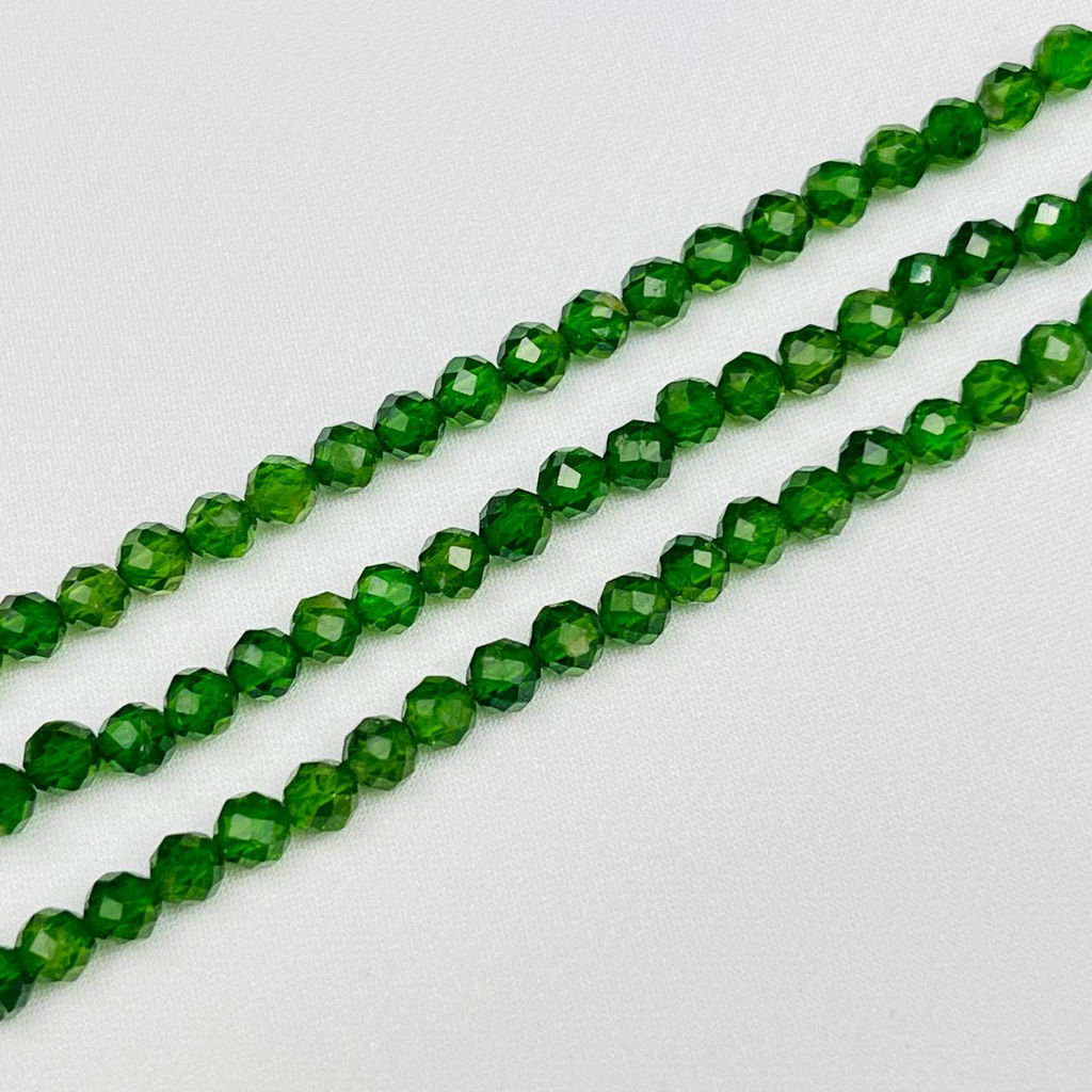 Бусины для украшений из Хромдиопсида (95 бусин) 39 см