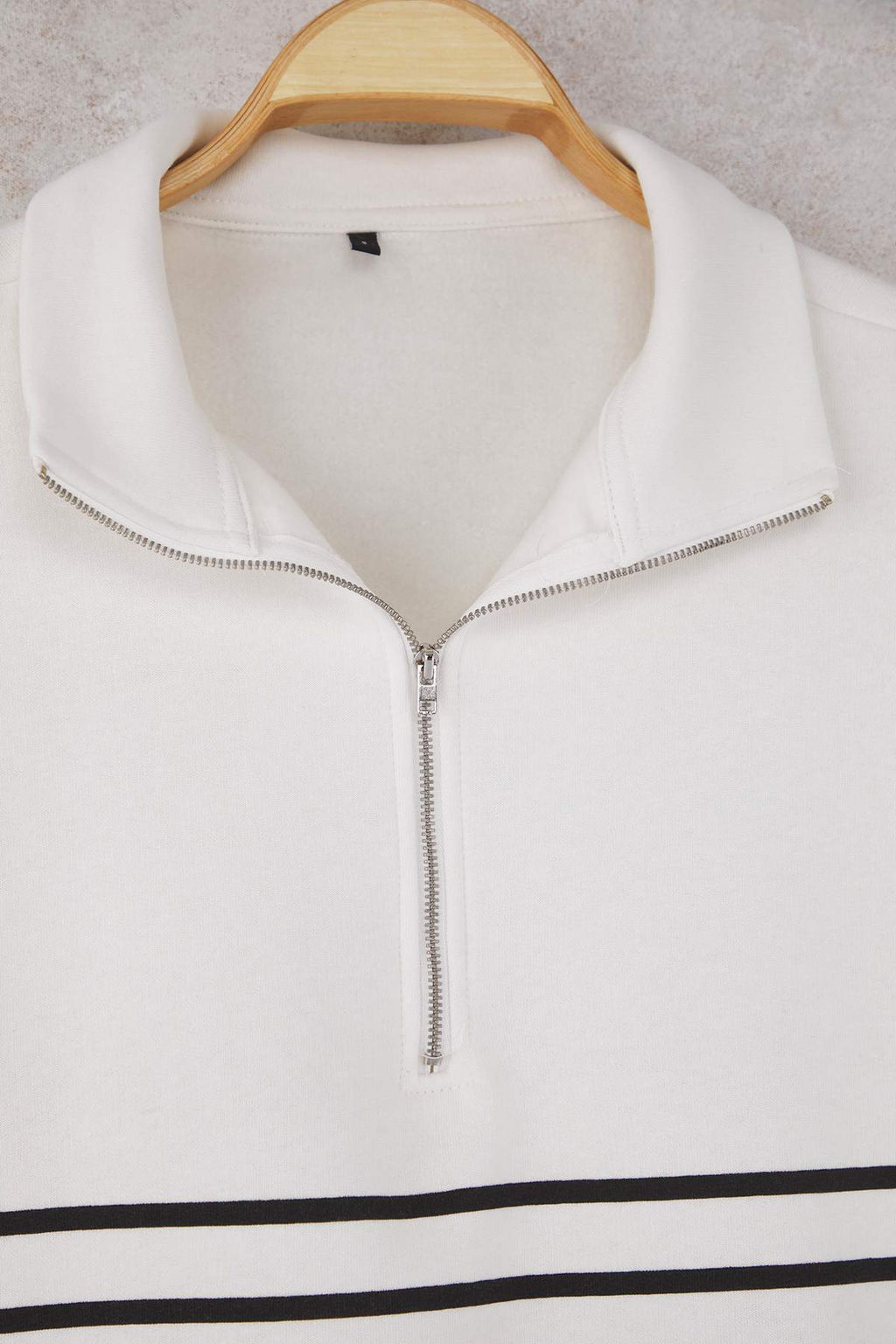 Ekru Cizgili Oversize/Genis Kal?p Fermuarl? Kal?n Ici Polarl? Orme Sweatshirt TWOAW26SW00044