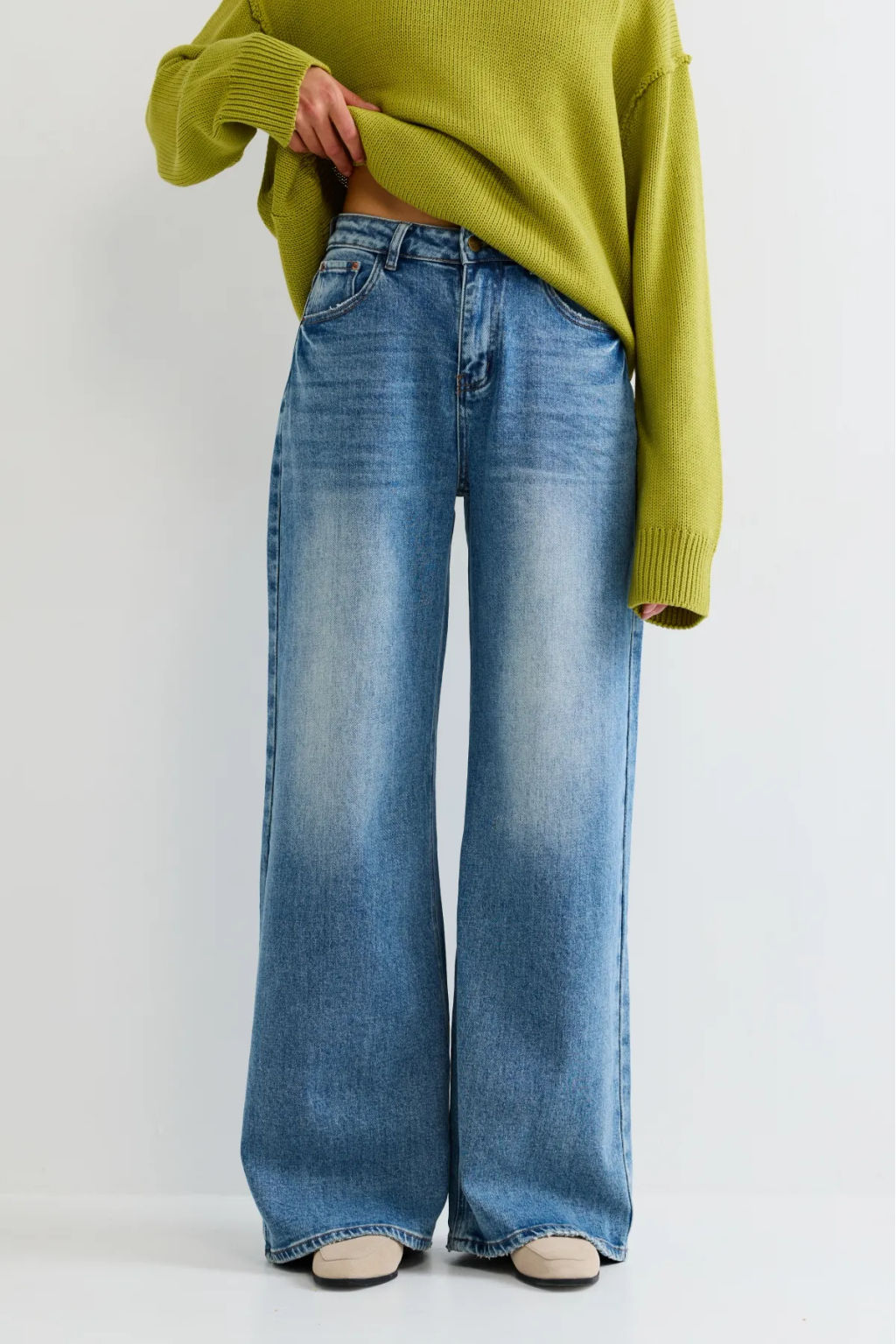 Джинсы-трубы с потертостями Голубой