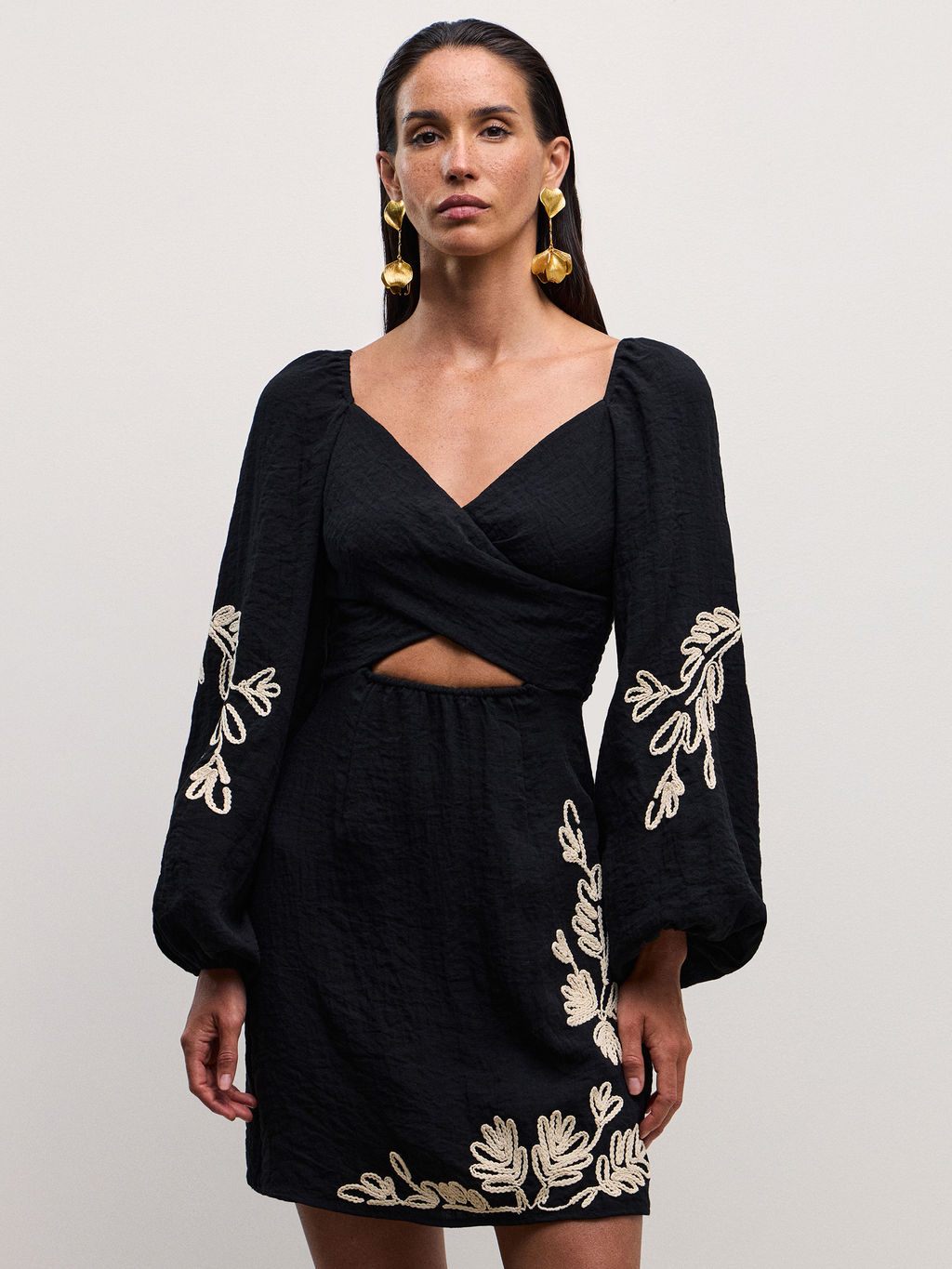 Вискозное платье мини с вышивкой / Zarina  фото 10