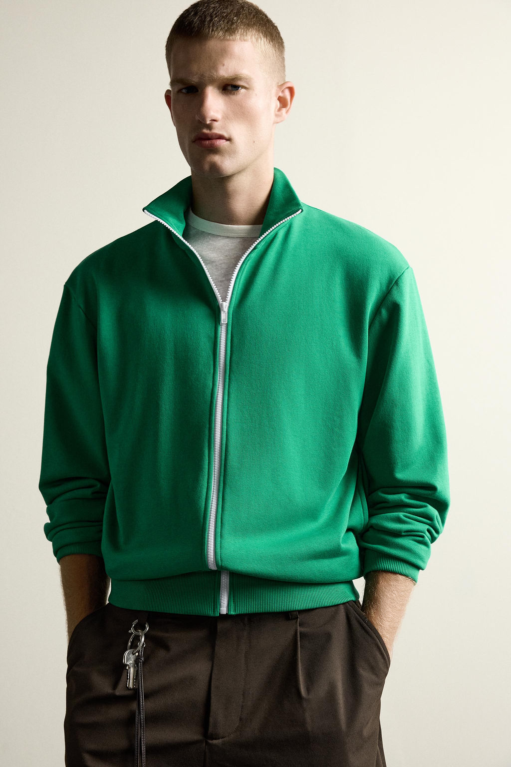 SUDADERA RELAXED FIT CREMALLERA CONTRASTE / Verde vigor? - Zara фото 5