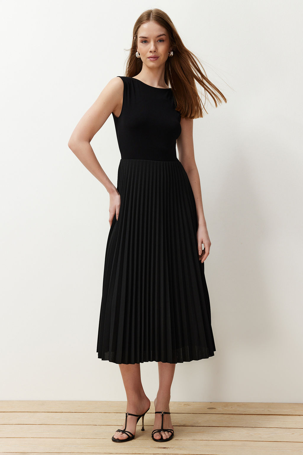 TRENDYOLMILLA Bordo Piliseli Astarl? Kolsuz Esnek Orme Midi Elbise TWOSS24EL00785  фото 3