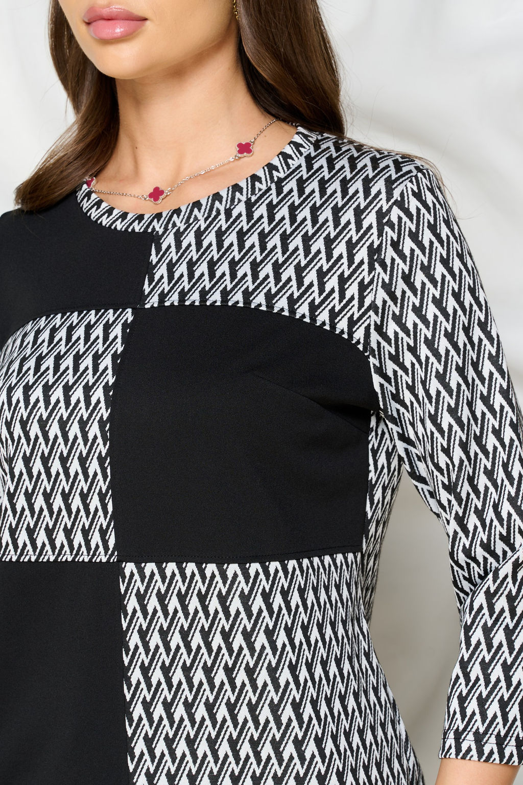 Джемпер Bellovera 53Д7071 черно-белый