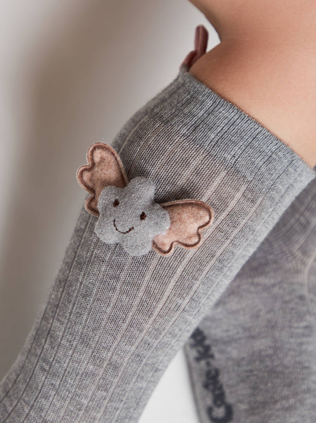 Цена за 2 пары CONTE-KIDS Удлиненные носки TIP-TOP из хлопка с декоративной игрушкой серый