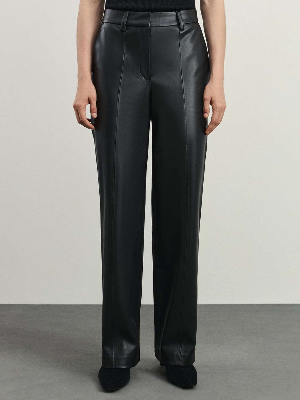 Брюки из искусственной кожи прямого кроя / Zarina  фото 2