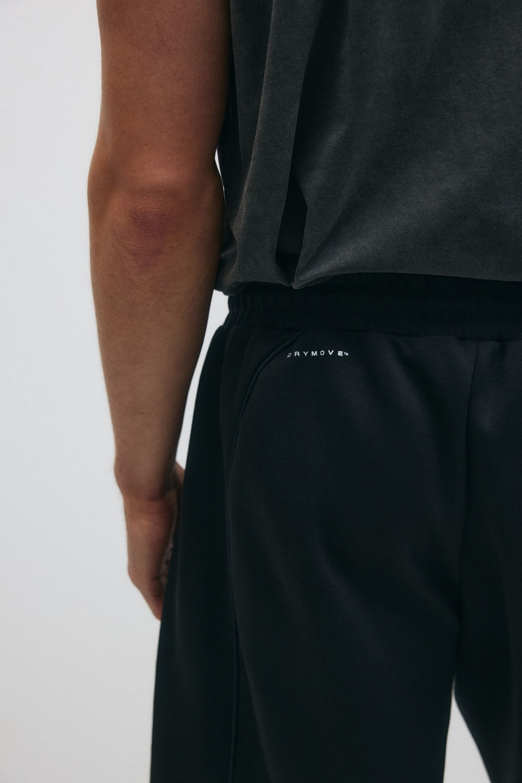 Pantal?n corto de deporte con DryMove Loose Fit - H&m фото 7