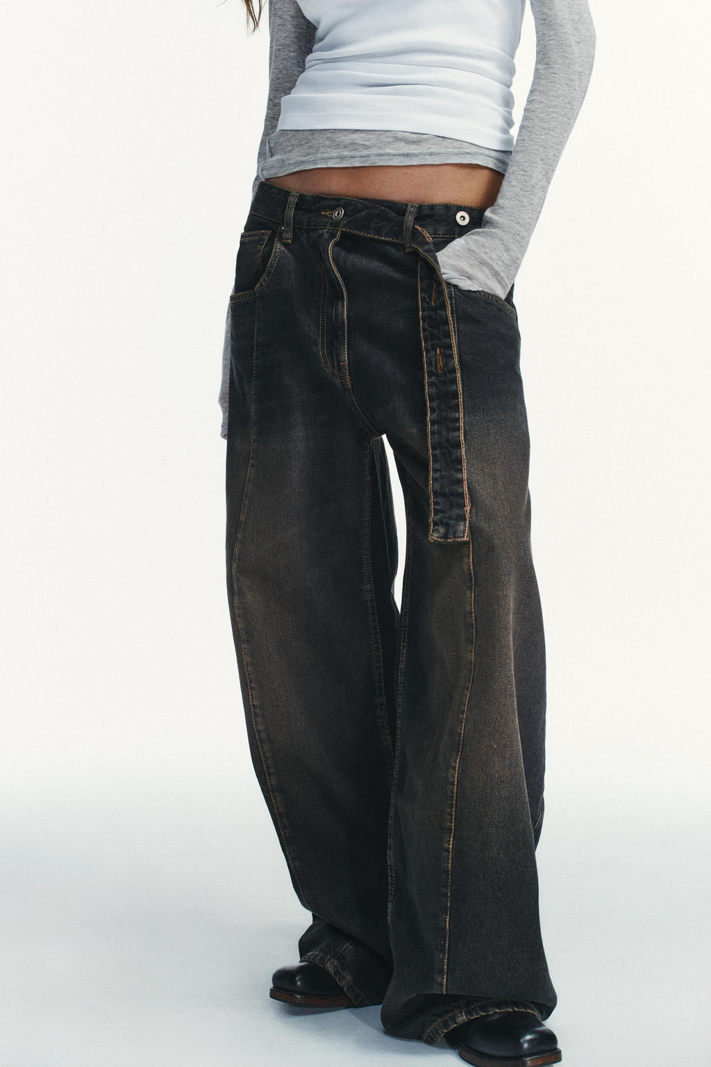 TRF OVERSIZED LOW-RISE JEANS
