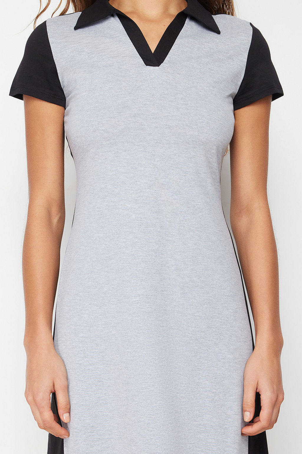 Siyah Polo Yaka Renk Bloklu Skater/Belden Ac?lan Pamuklu Esnek Orme Midi Elbise TWOSS24EL00480