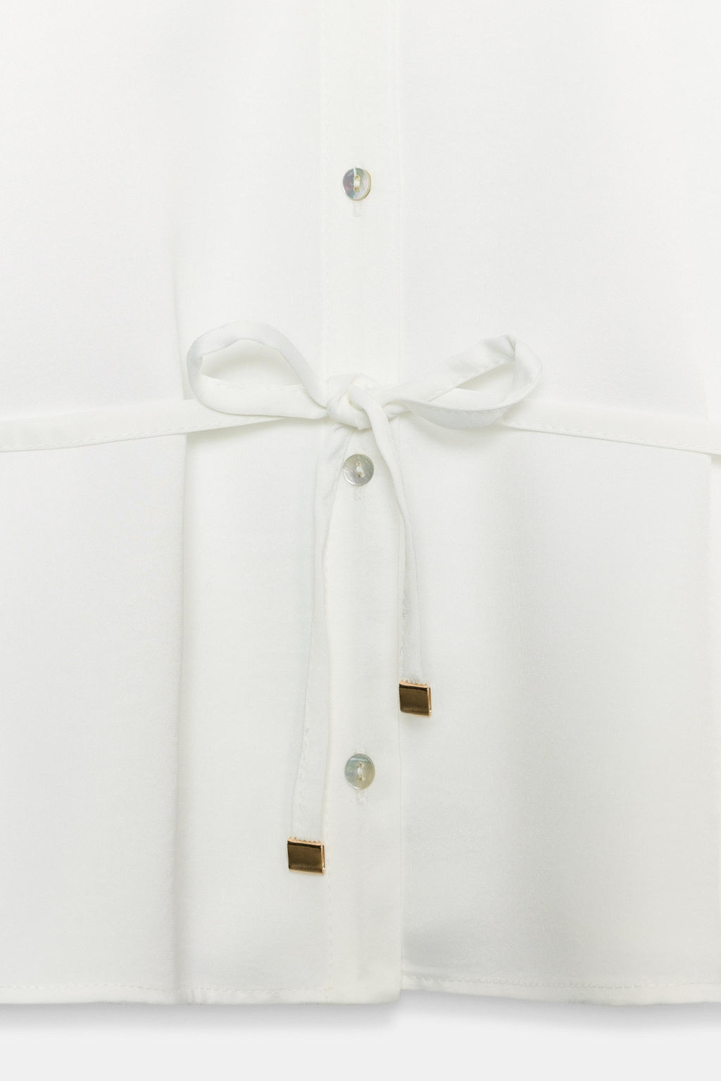 CAMISA SATINADA MANGA CORTA CINTUR?N / Blanco