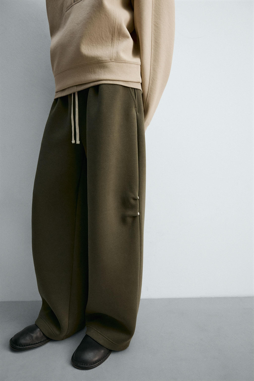 WIDE-LEG NEOPRENE-EFFECT TROUSERS WITH STUDS - Zara фото 5
