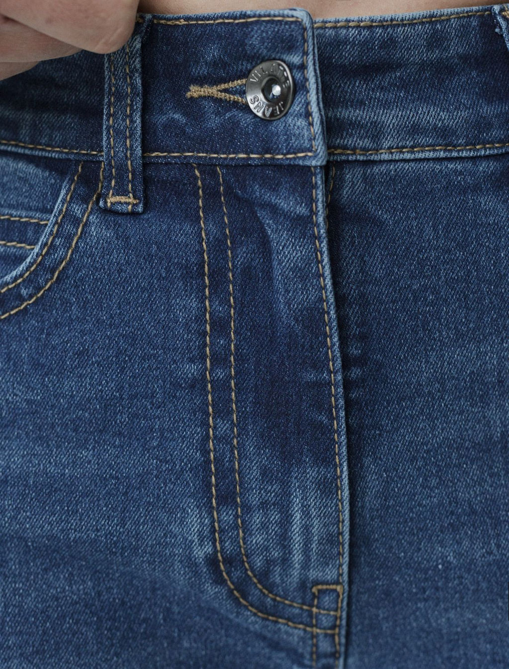Джинсы трубы с декоративной стиркой из эластичного облегченного денима - Vilatte фото 7