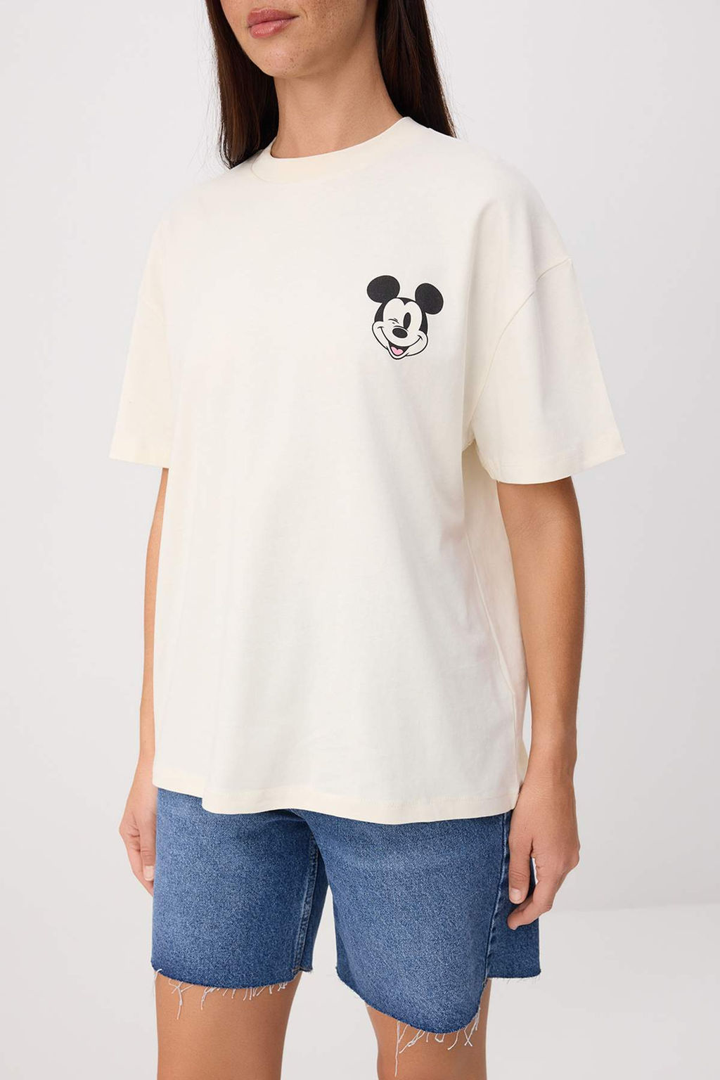 Ekru Mickey Mouse Lisansl? Bask?l? Oversize/Genis Kal?p Tok %100 Pamuk Orme T-Shirt TWOSS26TS00141