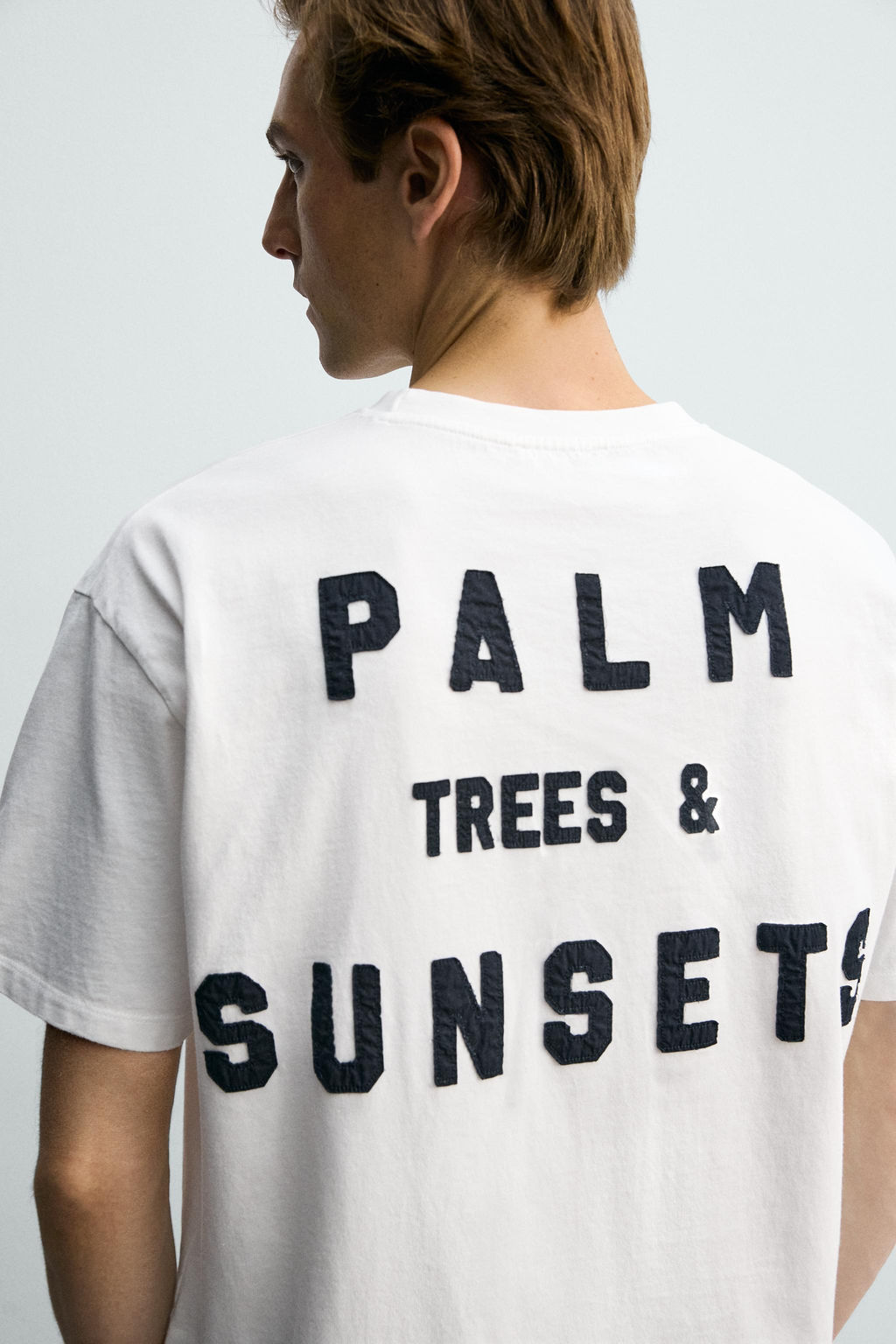 CAMISETA RELAXED FIT TEXTO PARCHES / Blanco
