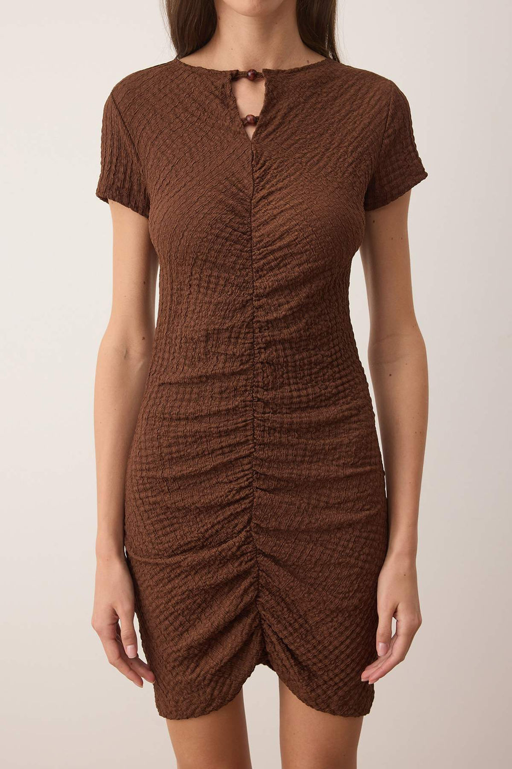 Kahverengi Duz Aksesuar Detayl? Buzgu/Drape Detayl? K?sa/Mini Orme Elbise TWOSS25EL00914