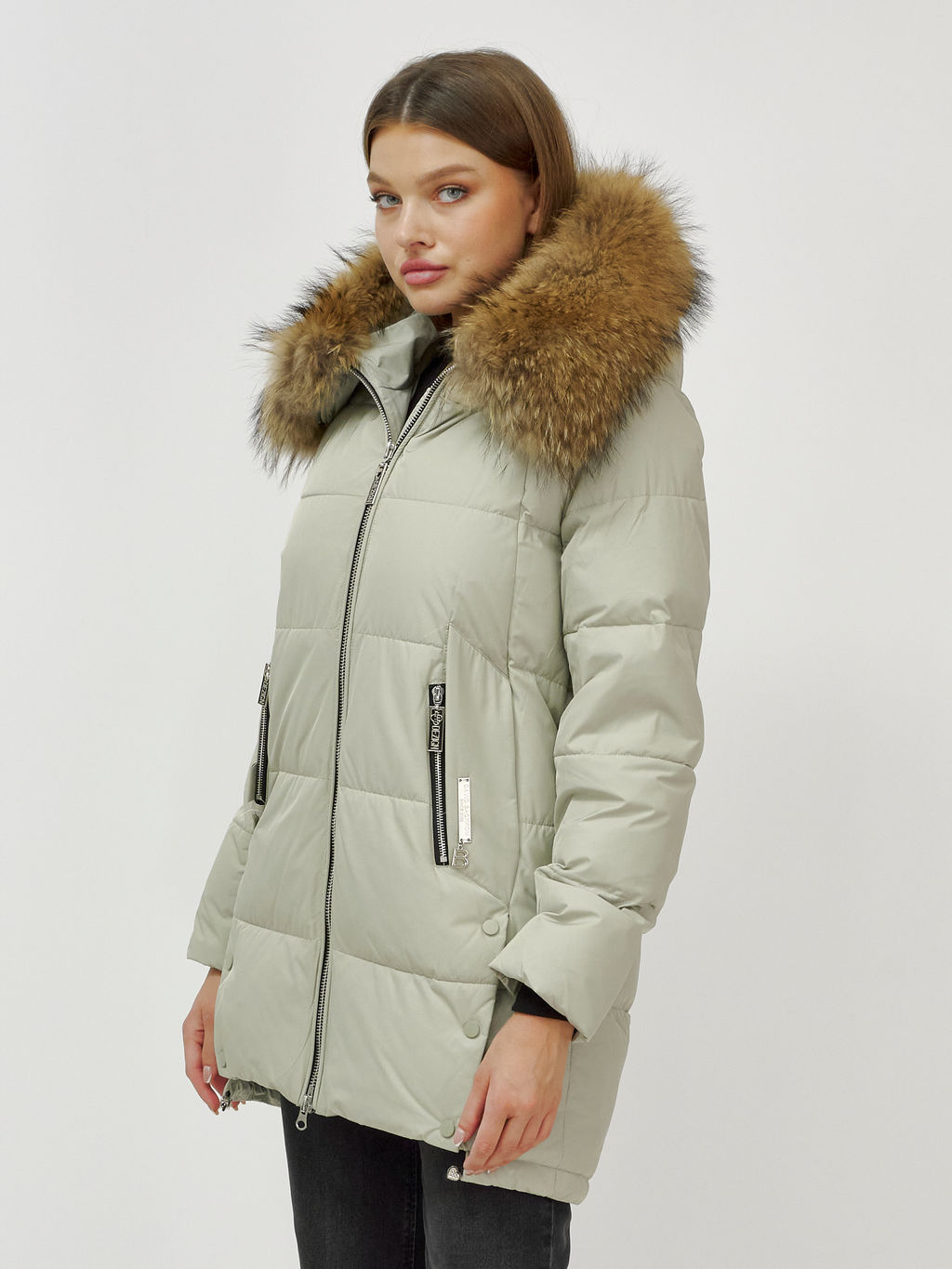 Куртка Бренд Visdeer ПРЕМИУМ КЛАССА зимняя с мехом ЕНОТА светло-зеленого цвета фото 13