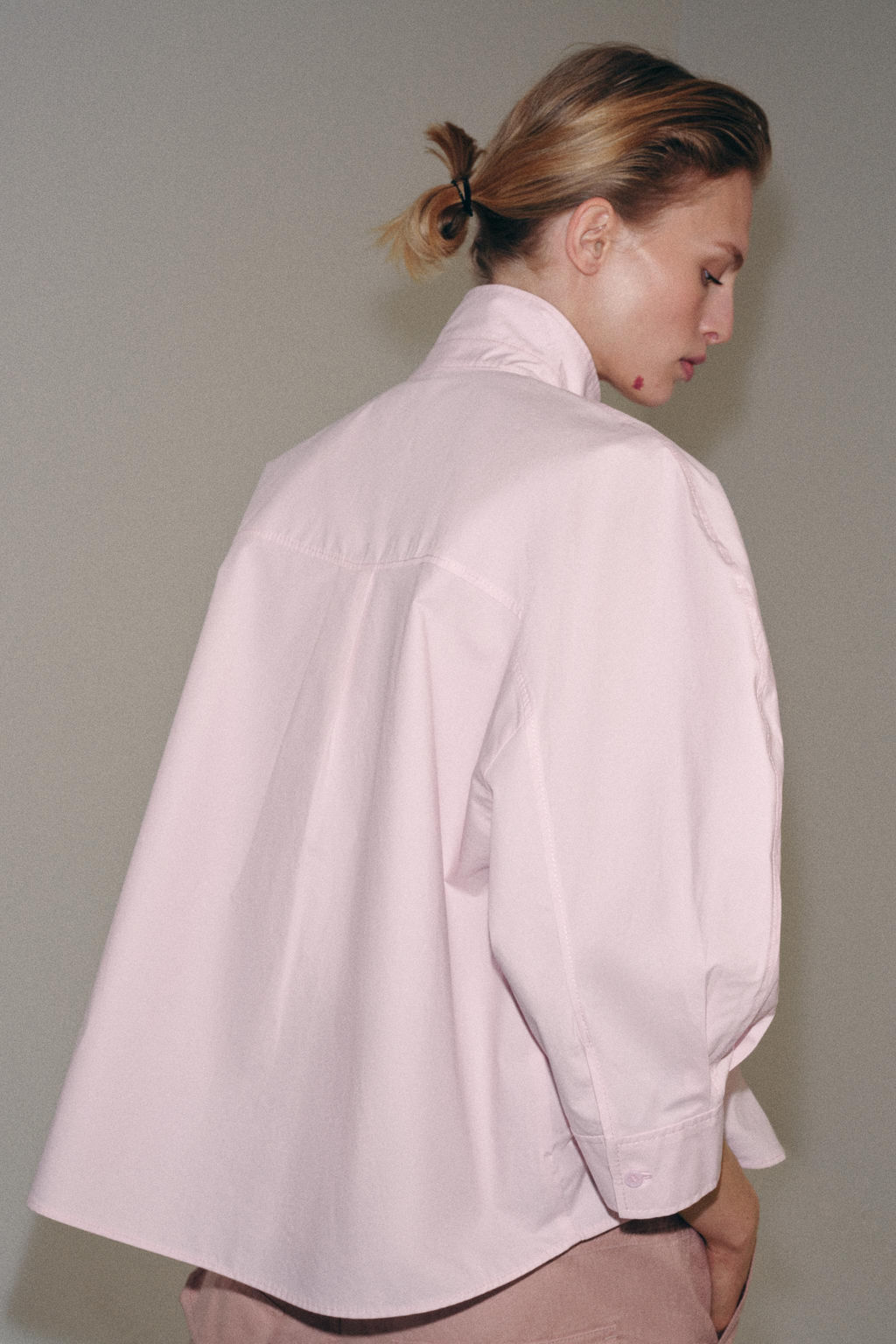 CAMISA MANGA ABULLONADA ZW COLLECTION / Rosa claro - Zara фото 4