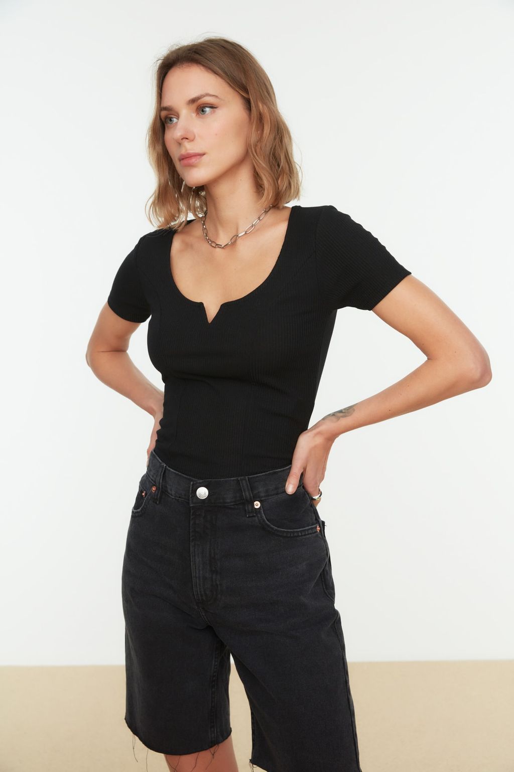 Ekru Havuz Yaka Detayl? Fitted/Vucuda Oturan Fitilli Esnek Crop Orme Bluz TWOSS20BZ1356 - Trendyolmilla фото 7