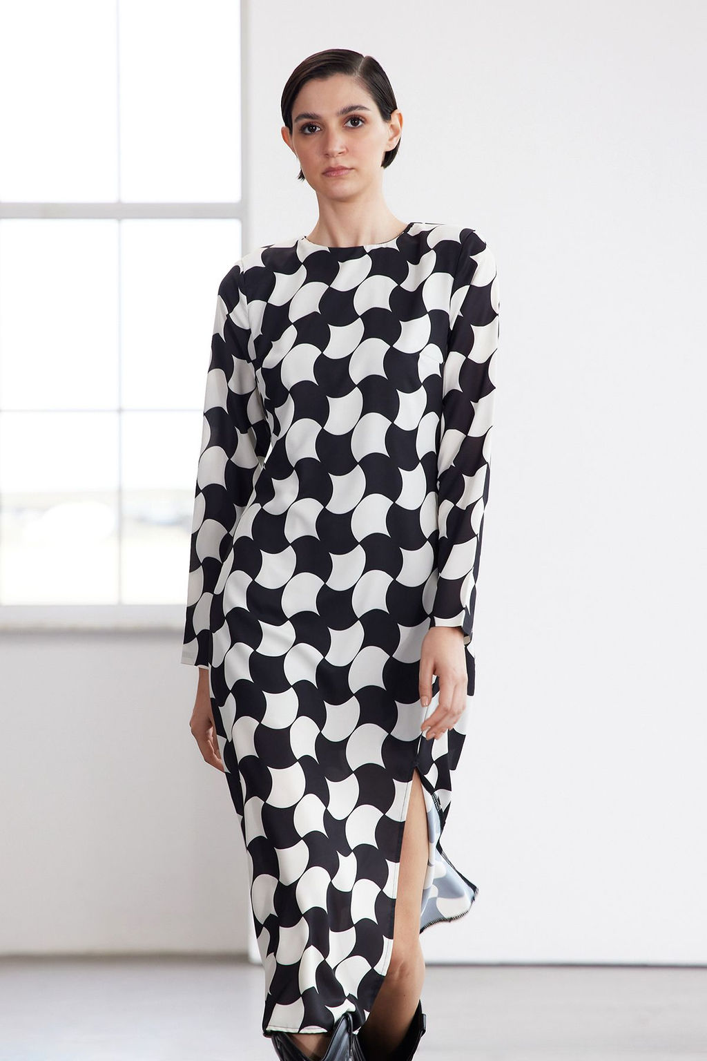 Limited Edition Siyah Geometrik Desenli Duz Kesim Midi Dokuma Elbise TWOAW25EL00290 - Trendyolmilla фото 4