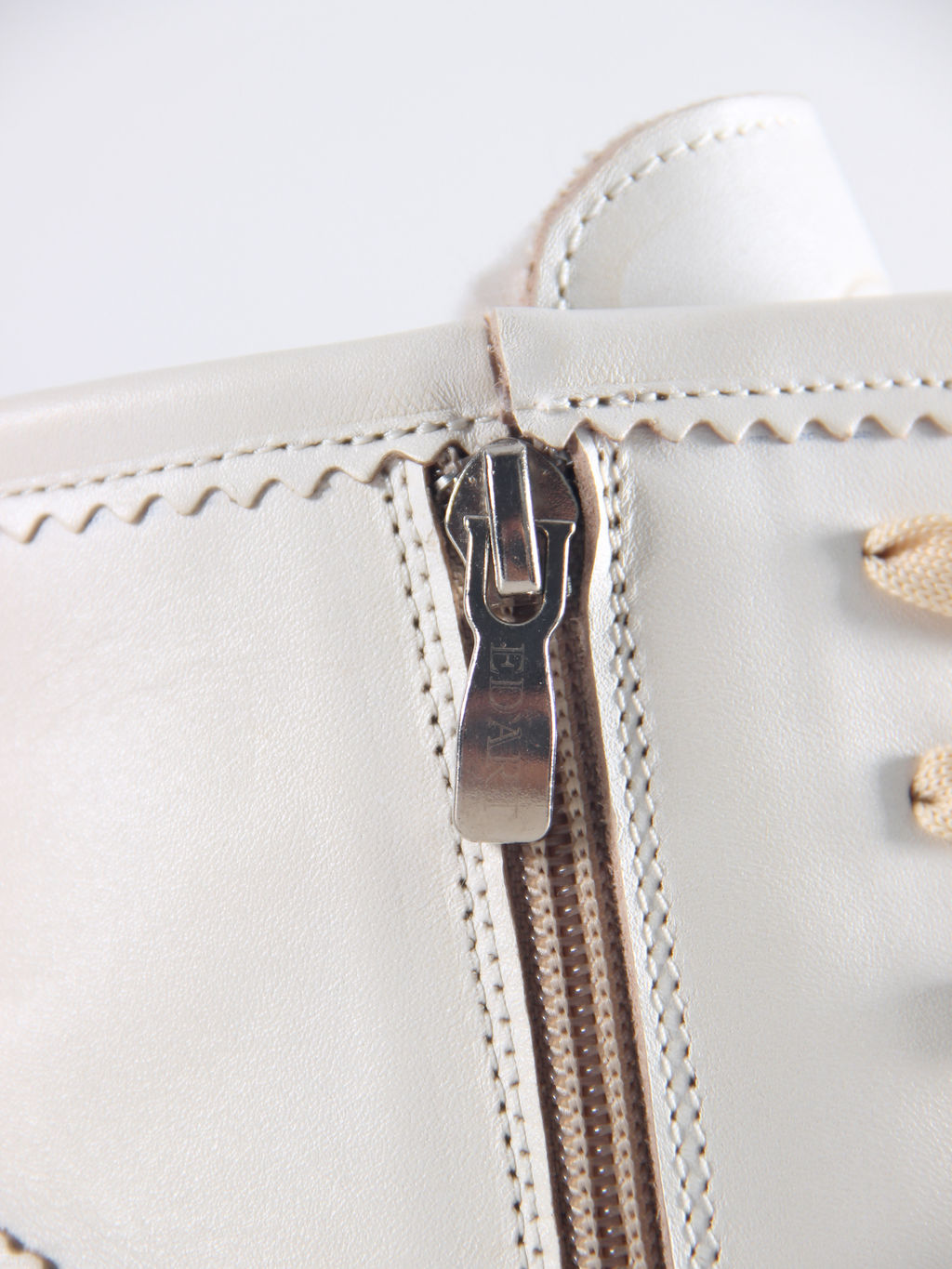 Ботинки 319.PODYUM141w.Вакса белая/шерсть