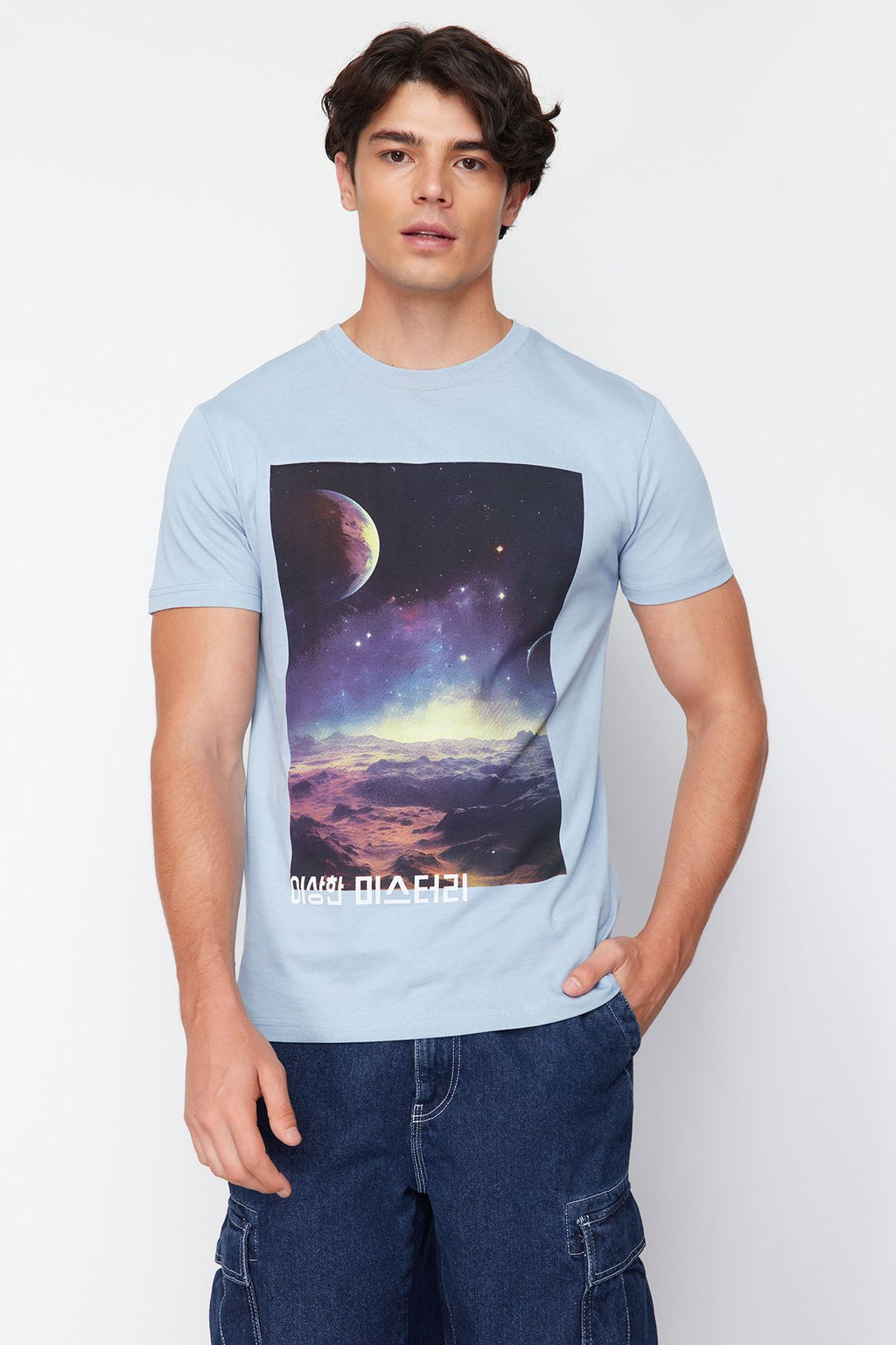 TRENDYOL MAN Mavi Galaksi Bask?l? Regular/Normal Kesim Tok Kumas T-shirt TMNSS24TS00204