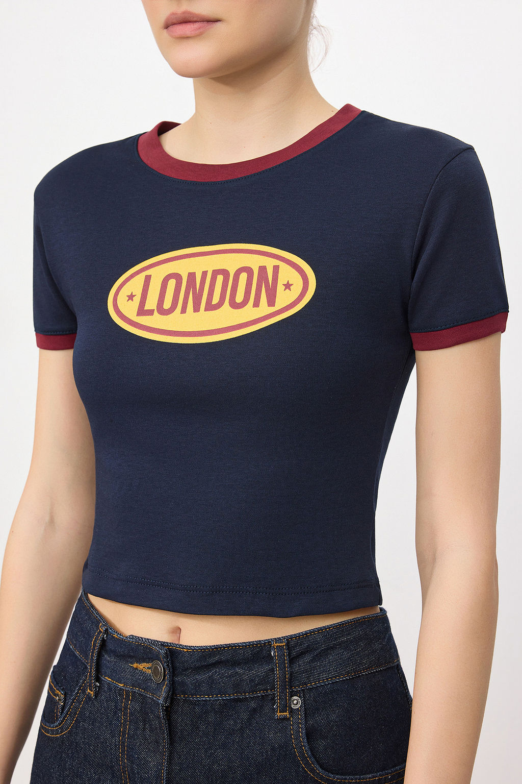 Lacivert Fitted/Vucuda Oturan Bask?l? K?sa Kollu Interlok Orme T-shirt TWOSS26TS00268 - Trendyolmilla фото 3