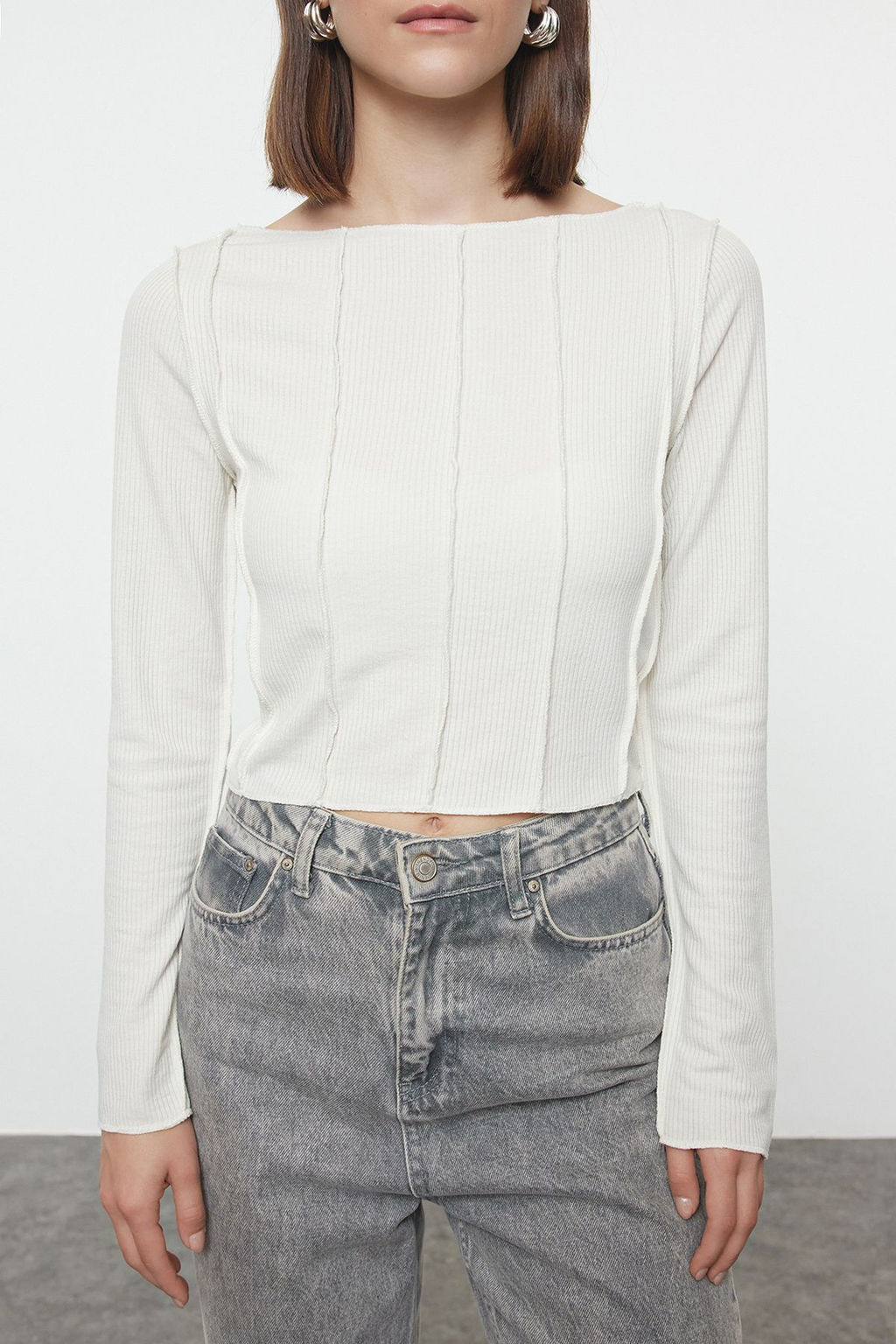 Trendyolmilla Bej Dikis Detayl? Carmen Yaka Fitted/Vucuda Oturan Fitilli Orme Bluz TWOAW24BZ00127  фото 3