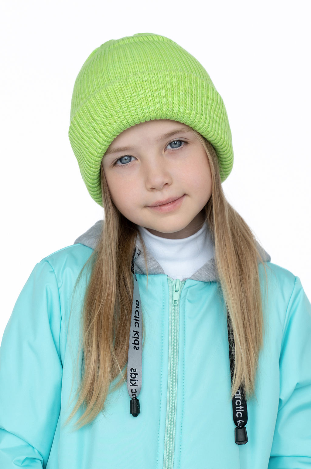 Шапка вязаная яркосалатовая