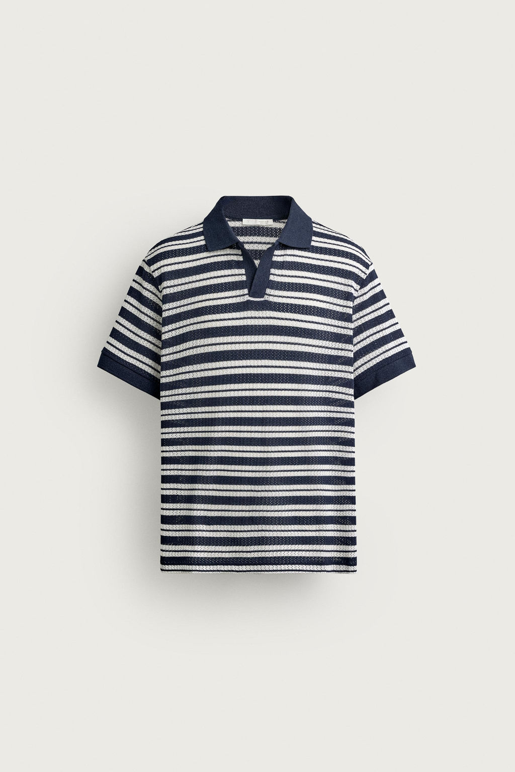 POLO REGULAR FIT ESTRUCTURA DESAGUJADA / Marinos / Crudos