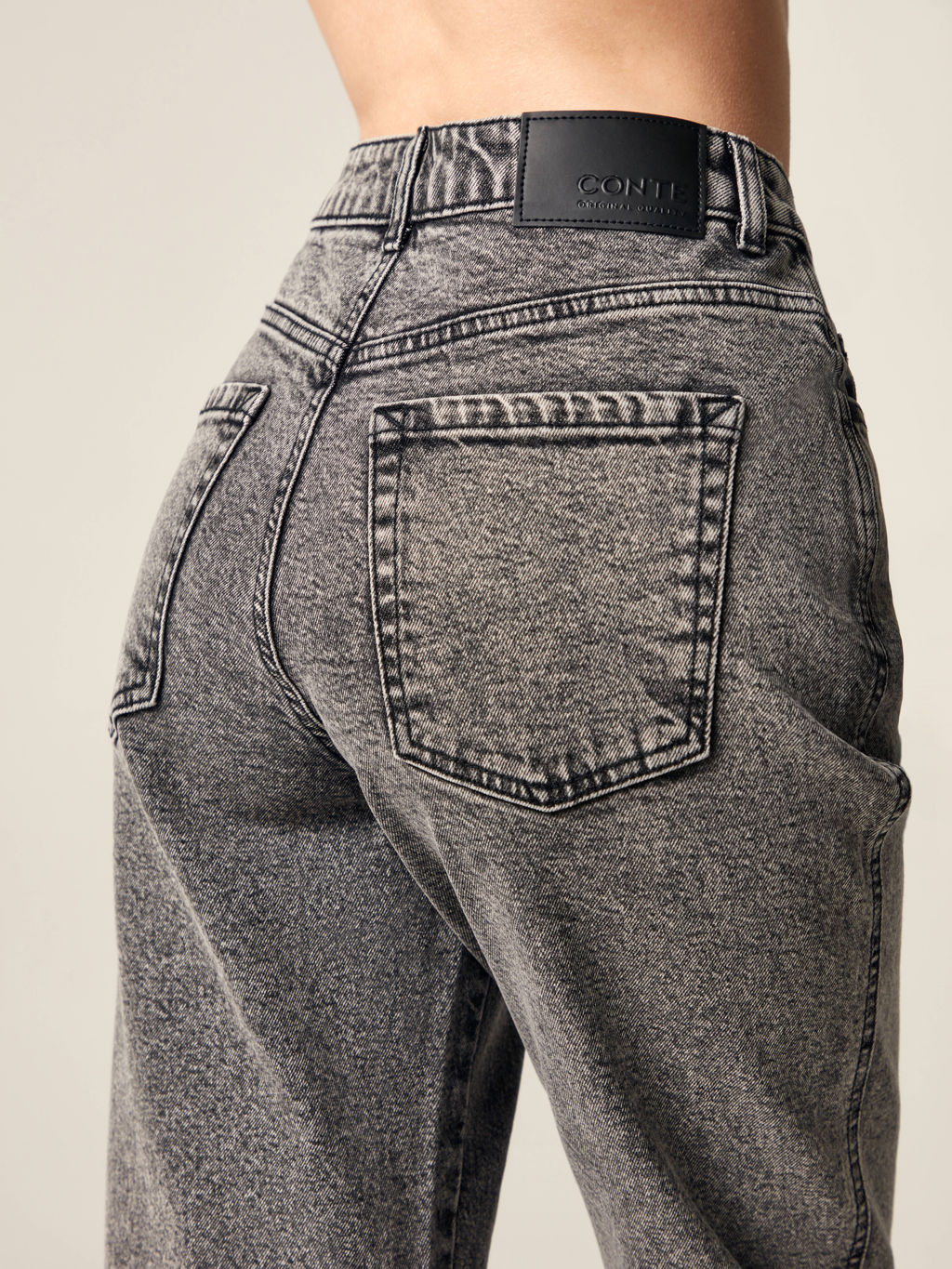 CONTE CON-484 Джинсы mom из плотного денима с вытачками по карманам acid grey