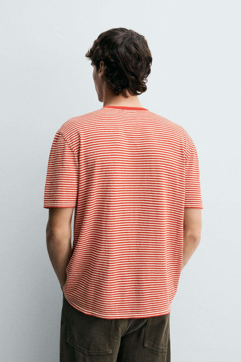 CAMISETA PUNTO REGULAR FIT RAYAS / Blanco / Rojo