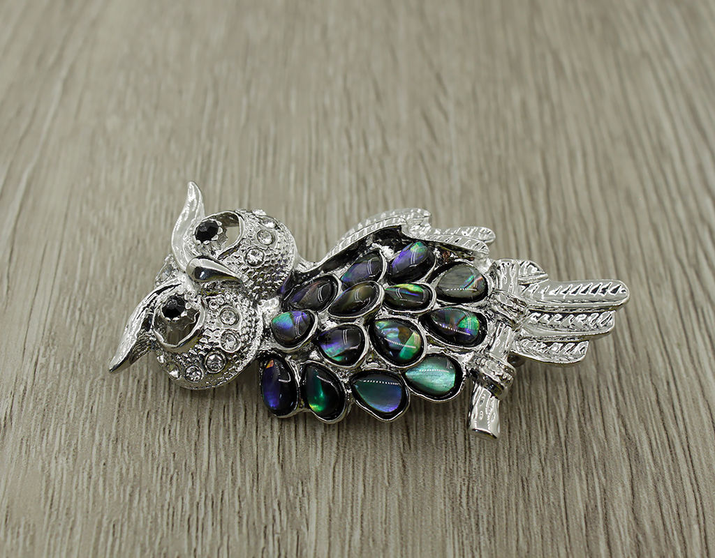 Брошь "Ученый филин" перламутр гелиотис