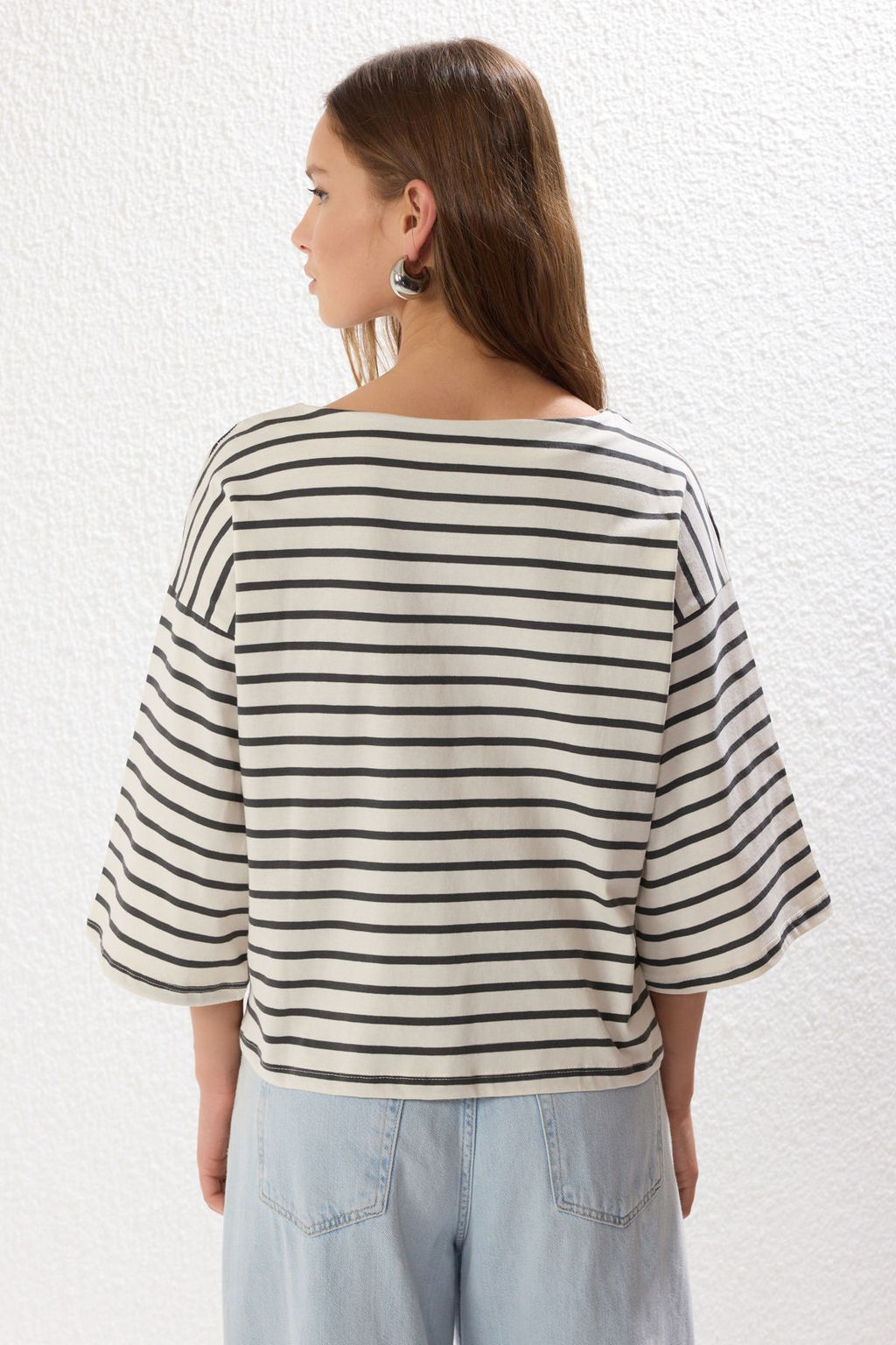 TRENDYOLMILLA Antrasit Cizgili Relaxed/Rahat Kal?p Truvakar Kol Orme T-Shirt TWOSS25TS00115 фото 5