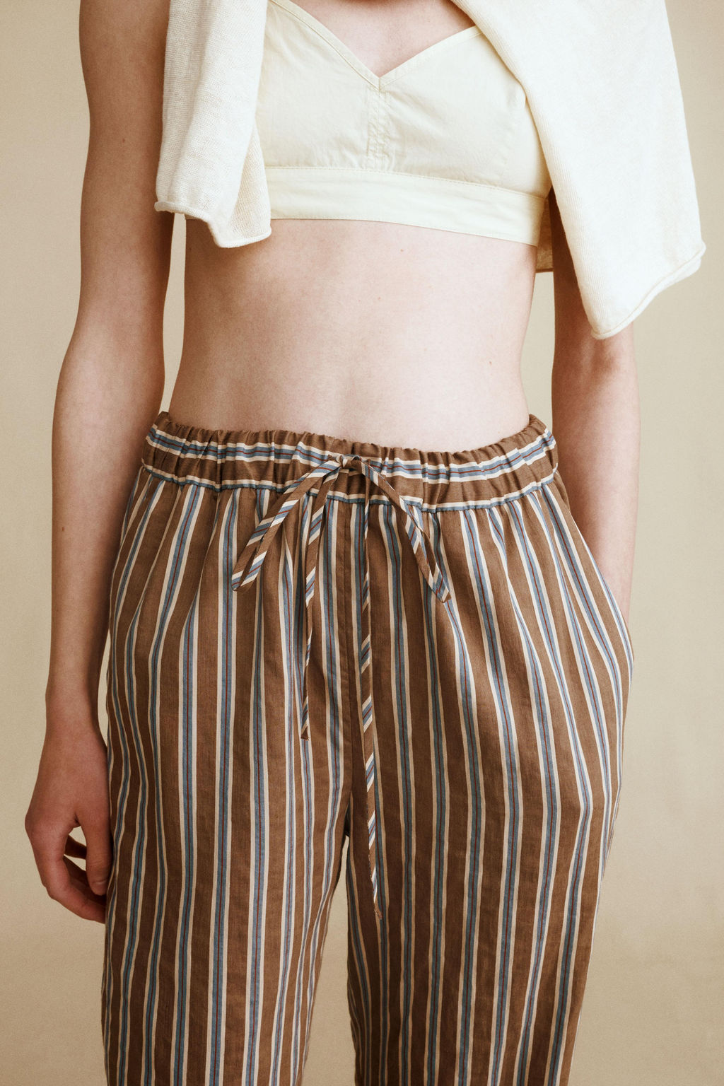 PANTAL?N RAYAS CON LINO CREATED BY CARAMEL LONDON X ZARA / Chocolate