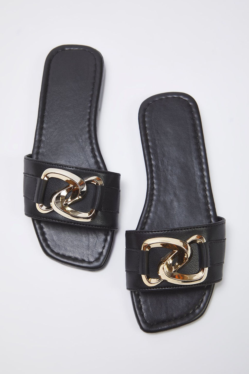 Trendyol Shoes Siyah Zincir Aksesuar Detayl? Duz Kad?n Terlik TAKSS25TE00023