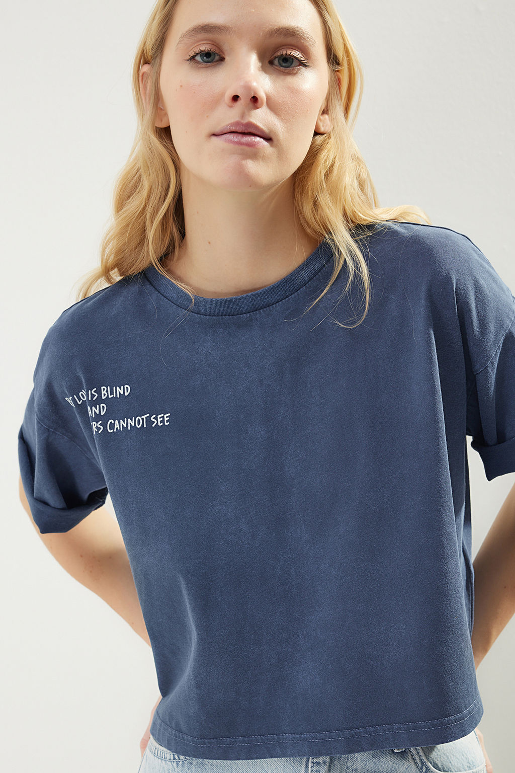 Indigo %100 Kal?n Pamuklu Soluk Efektli Bask?l? Relaxed Crop Orme T-Shirt TWOSS23TS00117