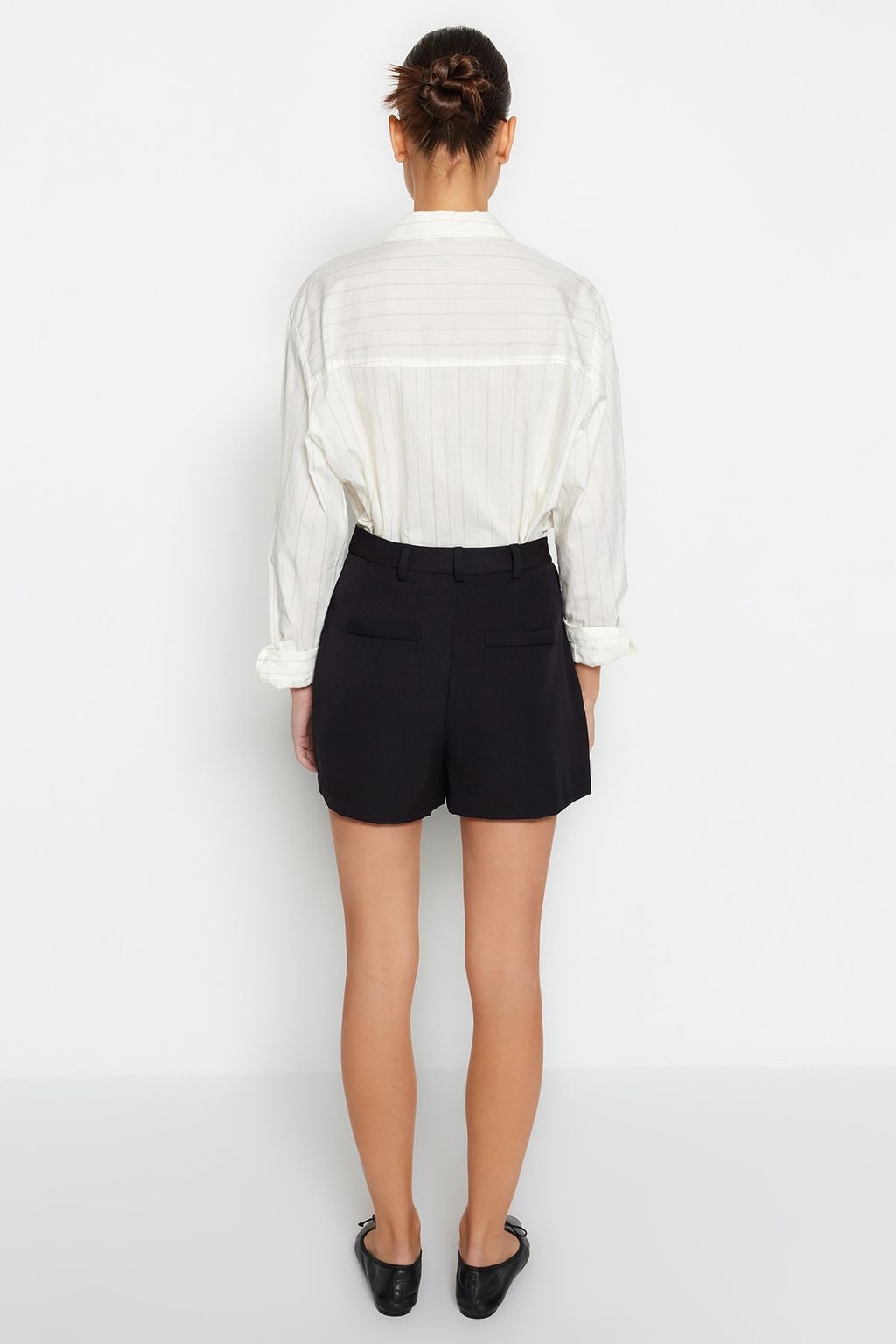 Siyah Nervur Detayl? Dokuma Sort TWOSS23SR00079