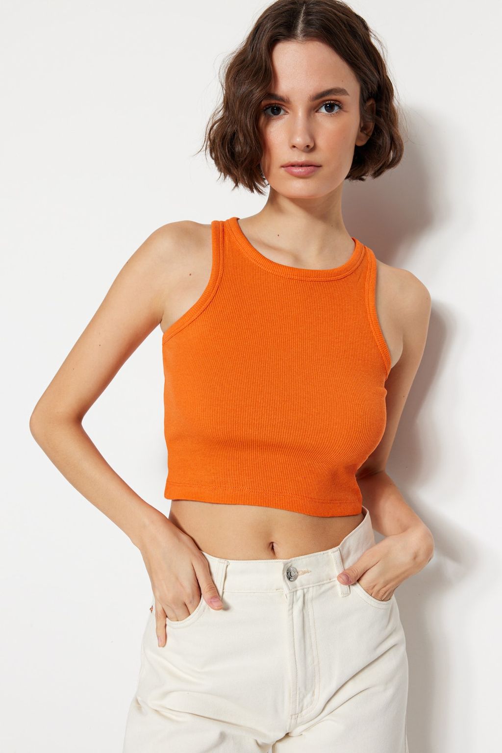 TRENDYOLMILLA Pembe-Beyaz 2li Paket Vucuda Oturan Crop Halter Yaka Fitilli Esnek Orme Atlet TWOSS21AL0058  фото 68